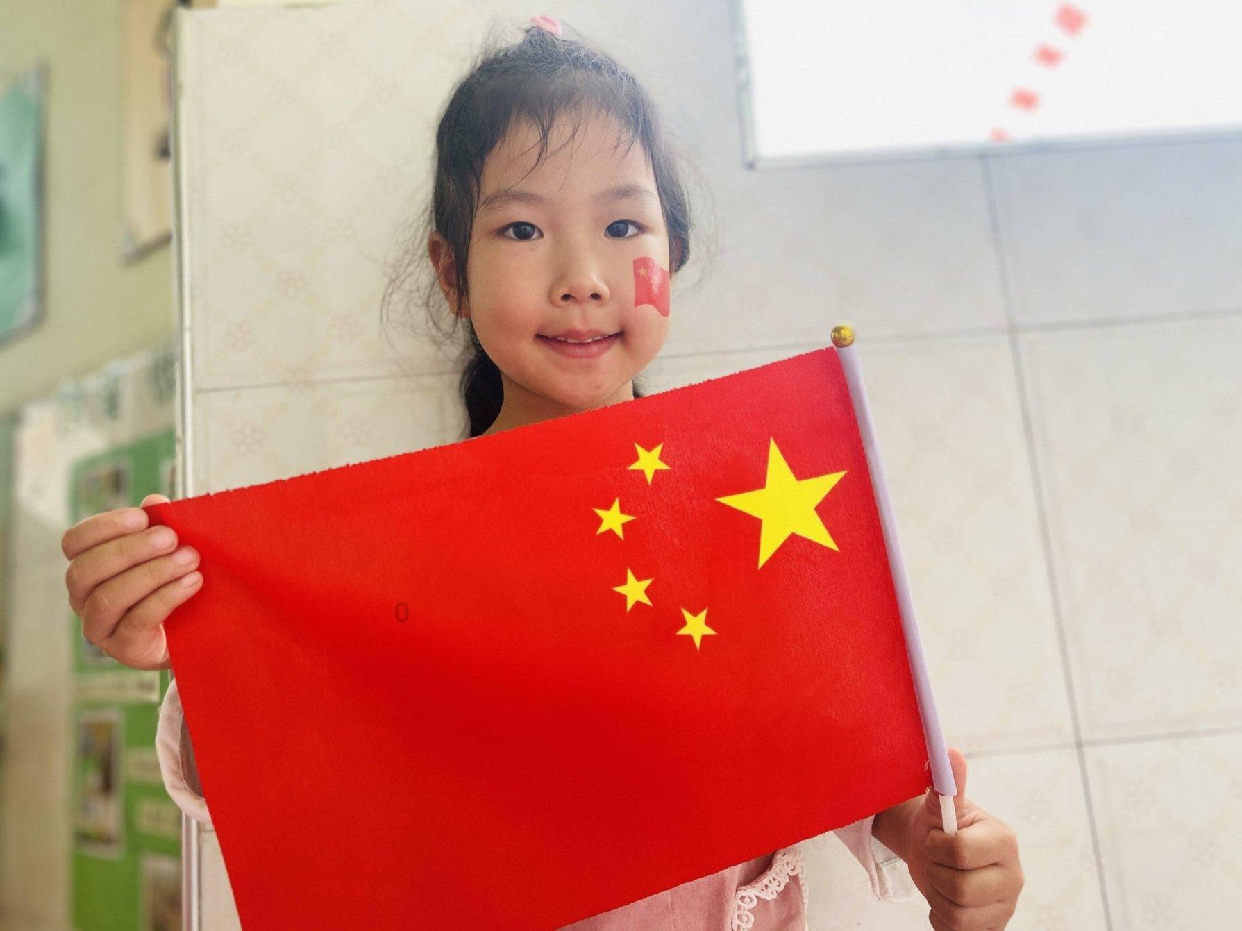 许杨玉琢时尚美腿简直让人惊艳,时尚爆棚吸引所有目光!